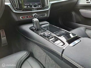Volvo V90 Volvo V90 2.0 T8 Twin Engine AWD R-Design|Pano|Trekhaak|Leder|B&W - afbeelding nr 24