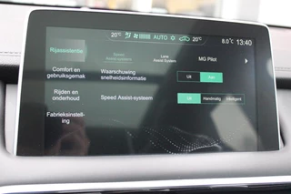 MG EHS MG EHS 1.5 TGDI 260PK AUTOMAAT LUXURY | PANORAMISCH SCHUIF/KANTEL DAK | ELEKTRISCHE STOELEN | APPLE CARPLAY/ANDROID AUTO | 360° CAMERA | KEYLESS ENTRY/START | STOEL VERWAMING | ALL SEASON BANDEN | ELEKTRISCHE ACHTERKLEP | ADAPTIVE CRUISE CONTROL | NAVIGATIE | LICHTMETALEN VELGEN 18