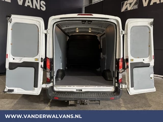 Ford Transit Ford Transit 2.0 TDCI 131pk L2H2 Euro6 Airco | 2800kg Trekhaak | Navigatie | Camera | Apple Carplay Android Auto, Cruisecontrol, Parkeersensoren, Bijrijdersbank - afbeelding nr 3