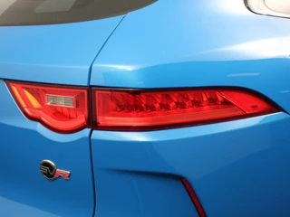 Jaguar F-PACE Jaguar F-PACE 5.0 V8 AWD SVR 551 pk Panorama dak | Meridian sound | Premium Pack | Light Pack | ACC | Leder | ADS |360 Camera - afbeelding nr 9