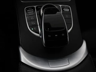 Mercedes-Benz C-Klasse Mercedes-Benz C-klasse 180 Business Solution AMG | Panoramadak | Leder | Stoelverwarming | Cruise control | 360 Camera | Elektrische achterklep | Carplay | Burmester - afbeelding nr 30