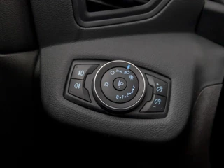 Ford C-MAX Ford C-MAX 2.0 Plug-in Hybrid Titanium Plus 185Pk Automaat (PANORAMADAK, GROOT NAVI, CLIMATE, CAMERA, LEDEREN SPORTSTOELEN, GETINT GLAS, ELEK ACHTERKLEP, KEYLESS, NIEUWE APK, NIEUWSTAAT) - afbeelding nr 24