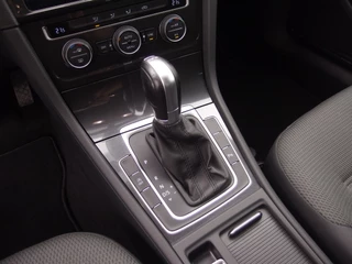 Volkswagen Golf AUTOMAAT / NAVI / CLIMA / PDC / BLUETOOTH / CRUISE / CARPLAY / NL-AUTO - afbeelding nr 28