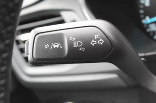 Ford Focus Ford Focus Wagon 1.0-125pk EcoBoost Mild-hybrid Titanium. Mooie, ruime, luxe en comfortabele Ford Focus wagon ! Volautm. airco dual, camera, stoel-, stuur- en voorraamverw., easy entry/easy go, cruise control, Isofix, side- en lane assist, parkeersensoren v+a, LM wielen etc. - afbeelding nr 6