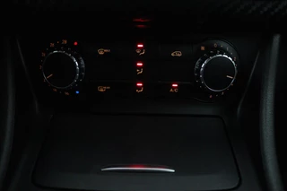 Mercedes-Benz A-Klasse Mercedes-Benz A-klasse 180 AMG Automaat (PARKEERSENSOREN, NAVIGATIE, BLUETOOTH, AIRCO) - afbeelding nr 17