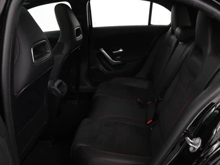 Mercedes-Benz A-Klasse Mercedes-Benz A-klasse 180 AMG | Panoramadak | Stoelverwarming |  Carplay | Widescreen | Leder/Alcanatara | Navigatie | Full LED | Park Assist - afbeelding nr 6