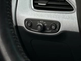 Opel Ampera-e Opel Ampera-e Business executive 60 kWh, NL AUTO, NAP, BOSE, LEDER, NAVI, CRUISE, KEYLESS, CAMERA, DODEHOEK, ECC-AIRCO, STOEL/STUURVERWARMING, LICHTMETAAL 17