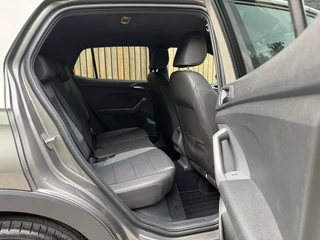 Volkswagen T-Cross Volkswagen T-Cross 1.0 TSI R-line Automaat | LED | Trekhaak |  Getint glas | Climate control | Cruise control adaptief | Lane assist | Dode hoek detectie | DAB | Navigatiesysteem | Inklapbare spiegels | Parkeersensoren voor en achter - afbeelding nr 39