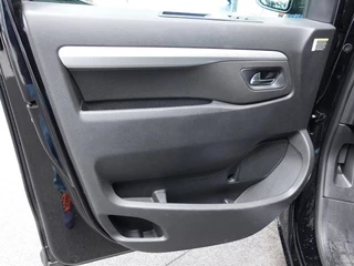 Opel Vivaro-e Opel Vivaro-e Combi L2H1 75 kWh e-Zafira 8 persoons  Navigatie Airco Dab  Camera 360  Cruise control  Dab  Lichtmetalen velgen Stoelverwarming - afbeelding nr 10