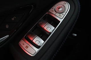 Mercedes-Benz C-Klasse Mercedes-Benz C-klasse 300e AMG | Panoramadak | Stoelverwarming |  360 camera | Trekhaak | Carplay | Dodehoek detectie | Matrix LED | Navigatie | Half leder - afbeelding nr 16