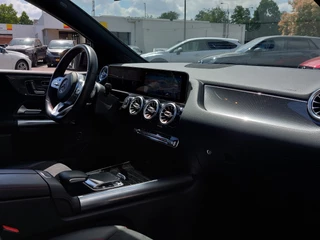 Mercedes-Benz B-Klasse Mercedes-Benz B-Klasse 180 136pk Automaat Launch Edition Premium Plus AMG-Line | Navi | Clima | Cruise | Led Matrix | Keyless Entry | Panorama Schuifdak | Pdc V+A+Assist+Camera | Privacy Glass | 19''lm - afbeelding nr 34