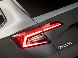 Škoda Karoq 150Pk Automaat (APPLE CARPLAY, GROOT NAVI, CAMERA, TREKHAAK, SPORTSTOELEN, GETINT GLAS, PARKEERSENSOREN, CRUISE, NIEUWSTAAT) - afbeelding nr 27