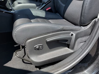 Renault Mégane Renault Mégane 1.2 TCe 131pk Automaat BOSE 5-Deurs | Navi | Clima | Cruise | Panorama Schuifdak | Keyless Entry | Licht+Regensensor | Pdc V+A+Camera | Stoelverwarming | Privacy Glass | 17''lm - afbeelding nr 25
