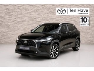 Toyota Corolla Cross Hybrid 140 Style Automaat | Premium Pack | Stoelverwarming voorstoelen | Stuurwielverwarming | Stoelbekleding van luxe stof antraciet met zwarte kunstlederen accenten | Parkeer- & manoeuvreerhulp d.