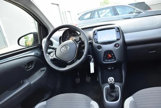 Toyota Aygo Toyota Aygo 1.0 VVT-i x-cite | Schuif-kanteldak | Cruise control | Apple carplay | - afbeelding nr 28