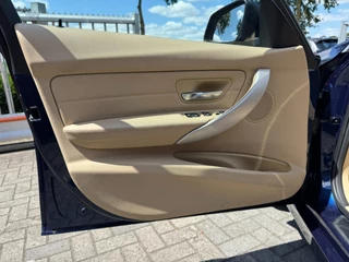 BMW 3 Serie BMW 3-serie 320i High Executive 184 PK / PDC / NAVIGATIE / CRUISE / NL AUTO / LEDER / AUTOMAAT - afbeelding nr 9
