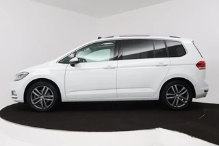 Volkswagen Touran Volkswagen Touran 1.4 TSI Highline 7p (PANORAMADAK, PARKEERSENSOREN, TREKHAAK, STOELVERWARMING, NAVI, CARPLAY, CRUISE CONTROL) - afbeelding nr 2