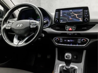 Hyundai i30 (APPLE CARPLAY, NAVIGATIE, CLIMATE, XENON, CAMERA, SPORTSTOELEN, PARKEERSENSOREN, LM VELGEN, CRUISE, NIEUWSTAAT) - afbeelding nr 7