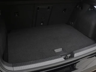 Volkswagen Golf Volkswagen Golf 1.0 TSI Life | Stoel & stuurverwarming | Carplay |  Adaptive cruise | Navigatie | Sfeerverlichting | Full LED | Parkeerhulp | Getint glas - afbeelding nr 12