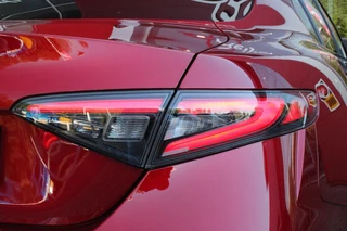 Alfa Romeo Giulia Alfa Romeo Giulia 2.0 T 280PK GME AWD VELOCE | ROSSO ETNA | HARMAN KARDON PREMIUM AUDIO | RIJASSISTENPAKKET | DODEHOEK DETECTIE | ELEKTRISCH BEDIENBARE VOORSTOELEN MET GEHEUGEN FUNCTIE | LEDEREN BEKLEDING | FULL LED KOPLAMPEN | NAVIGATIE | APPLE CARPLAY/ANDROID AUTO | PARKEERSENSOREN VOOR EN ACHTER | 19