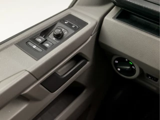Volkswagen Transporter Volkswagen Transporter Kombi 2.0 TDI L1H1 Comfortline 9 Persoons (APPLE CARPLAY, TREKHAAK, PARKEERSENSOREN, GETINT GLAS, ELEK RAMEN, NIEUWE APK, NIEUWSTAAT) - afbeelding nr 20