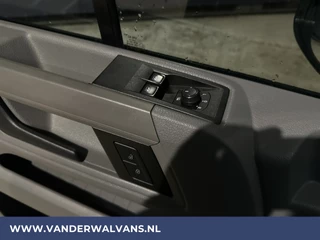 Volkswagen Crafter Volkswagen Crafter 2.0 TDI 140 pk L3H3 L2H2 Euro6 Airco | Navigatie | Apple Carplay | Android Auto | Cruisecontrol Bijrijdersbank, 3000kg trekvermogen, zilver - afbeelding nr 16