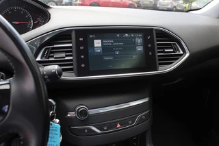 Peugeot 308 Peugeot 308 SW 1.2 PureTech Blue Lease Exe. / NIEUWSTAAT! / Panoramadak / Navigatie / Parkeerhulp V+A / 16'' / DAB / Cruise Control - afbeelding nr 19