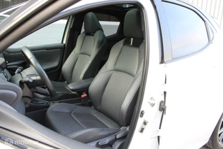 Toyota Yaris Toyota Yaris 1.5 Hybrid Executive | Panoramadak | JBL Sound | Trekhaak | Head Up | 17 Inch | Stuurverwarming. - afbeelding nr 54