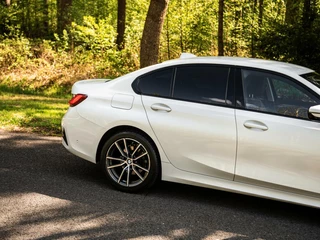 BMW 3 Serie BMW 3-serie Sedan 320d 191PK xDrive Aut Sportstoelen Virtual H/K HUD - afbeelding nr 19