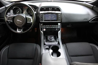 Jaguar XE Jaguar XE 2.0 R-Sport | 200PK | El. Stoelen | Camera | Afneembare trekhaak - afbeelding nr 10