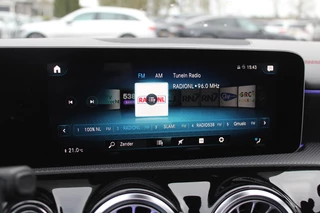 Mercedes-Benz A-Klasse Mercedes-Benz A-Klasse 180 Business Solution AMG / Panoramadak / Camera / Sfeerverlichting / Apple CarPlay / 18'' / DAB / Stoelverwarming / Cruise Control - afbeelding nr 20