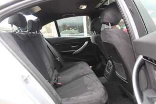 BMW 3 Serie BMW 3 Serie 330e Centennial Exe. M Sport / Schuifdak / Alcantara / 18'' / Navigatie / Parkeerhulp achter / Cruise Control - afbeelding nr 11