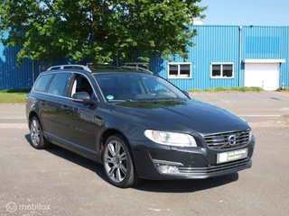 Volvo V70 Volvo V70 2.4 D5 215 Schuifdak Leer Xenon Clima Elec stoel Pdc V+A - afbeelding nr 4