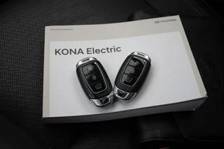 Hyundai Kona Hyundai Kona Electric Premium 64 kWh - Carplay, Camera, Leer, Stoelverw. - afbeelding nr 12