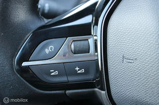 Peugeot 2008 Peugeot 2008 1.2 PureTech Allure, Digitaal dashboard, Pdc voor/achter + camera, App connect, Donker glas, Cruise, Clima, Navi, Full led. - afbeelding nr 30