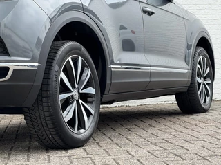 Volkswagen T-Roc Volkswagen T-ROC 1.5 TSI Sport Led Adaptive cruise Climate control Navigatie Pdc voor+achter DAB - afbeelding nr 17