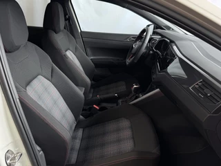 Volkswagen Polo Volkswagen Polo 2.0 TSI GTI 207PK PANO IQ LED/GRILL CAMERA STOELVERW ADAP.CRUIS ZWARTE.HEMEL 18'' LMV BEATS AUDIO 