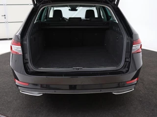 Škoda Superb Skoda Superb 1.4 TSI iV Laurin & Klement | Panoramadak |  Leder | Adaptive cruise | Canton Sound | Stoelverwarming | Standkachel | Carplay | Camera | Full LED | Memory - afbeelding nr 12