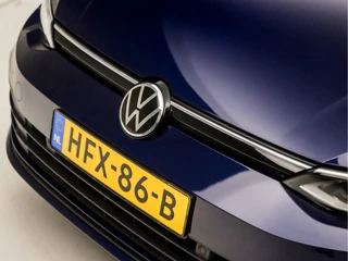 Volkswagen Golf Volkswagen Golf Variant 1.0 TSI Luxury Sport (APPLE CARPLAY, GROOT NAVI, SFEERVERLICHTING, STUUR/STOELVERWARMING, SPORTSTOELEN, KEYLESS, PARKEERSENSOREN, NIEUWSTAAT) - afbeelding nr 30