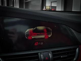 Alfa Romeo Giulia Alfa Romeo Giulia 2.0T Super | PANORAMADAK | KEYLESS | DNA | LANE ASSIST | VOL OPTIES! - afbeelding nr 63