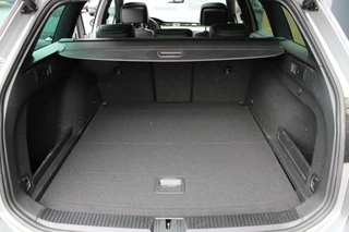 Volkswagen Passat Volkswagen Passat Variant 1.6TDI Highline Business R | Pano | Trekhaak - afbeelding nr 17