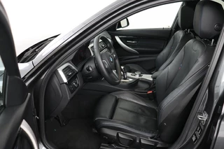 BMW 3 Serie BMW 3-serie 318i M Sport | Panoramadak | Leder |  Stoelverwarming | Camera | Sportstoelen | Navigatie | Climate control | Dodehoek detectie | Park Assist | Full LED - afbeelding nr 4