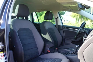 Volkswagen Golf Volkswagen Golf Variant 1.5 TSI Highline / R Line / 150PK / BTW Auto / DSG / ACC / StoelVW / 100% Onderhoud / Trekhaak - afbeelding nr 18