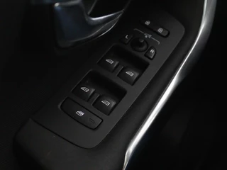Volvo V40 Volvo V40 2.0 T2 Nordic+ | Stoelverwarming | Trekhaak |  Standkachel | Navigatie | Full LED | Verwarmde voorruit | Bluetooth | Climate control - afbeelding nr 26
