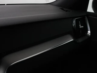 Volvo V60 Volvo V60 2.0 T4 R Design | Stoelverwarming | Trekhaak |  Carplay | Camera | Adaptive cruise | Navigatie | Full LED | 19'' lichtmetalen velgen | Memory - afbeelding nr 27