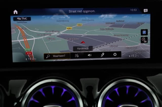 Mercedes-Benz A-Klasse Mercedes-Benz A-klasse 200 AMG | Panoramadak | Carplay |  Stoelverwarming | Keyless | Leder/Alcantara | Camera | Sfeerverlichting | Widescreen | Full LED - afbeelding nr 8