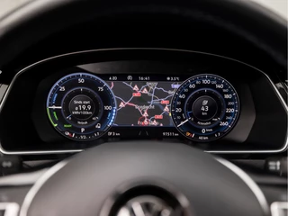 Volkswagen Passat 218Pk Automaat (DIGITAL COCKPIT, APPLE CARPLAY, GROOT NAVI, CAMERA, GETINT GLAS, ALCANTARA, SPORTSTOELEN, ADAPTIVE CRUISE, STOELVERWARMING, LED KOPLAMPEN, KEYLESS, NIEUWSTAAT) - afbeelding nr 8