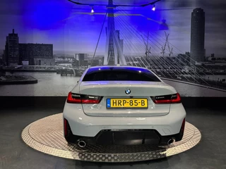 BMW 3 Serie BMW 3-serie 318i M Sport Edition *Schuifdak*Shadow Line*Camera*Laser* - afbeelding nr 11