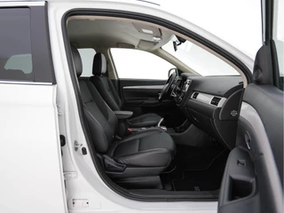 Mitsubishi Outlander Mitsubishi Outlander 2.0 PHEV Business Edition X-Line AWD Aut. *NAVI-FULLMAP | LEATHER-FABRIC | COMFORT-SEATS | CAMERA | ECC | KEYLESS | SHIFT-PADDLES | TOWBAR | 16