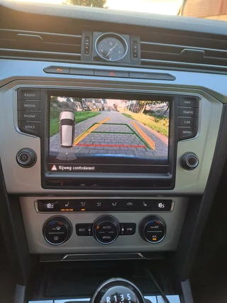 Volkswagen Passat Volkswagen Passat Variant 1.6 TDI Business Edition +Carplay - afbeelding nr 19